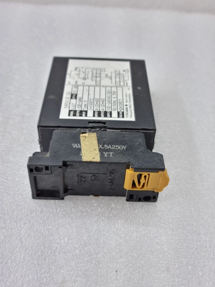 YOKOGAWA JUXTA VJU7 TEMPERATURE CONVERTER TYPE R 4-20mA 100-240VAC/DC WITH BASE